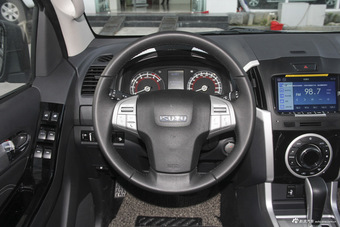 2017款五十铃mu-X 2.5T自动四驱尊享型7座