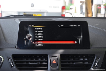 2017款宝马1系118i自动设计套装型