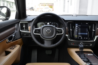 2018款沃尔沃S90 2.0T自动T5智尊版