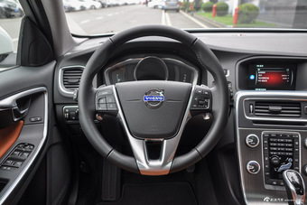 2016款沃尔沃V60 2.0T自动 T5 智雅版