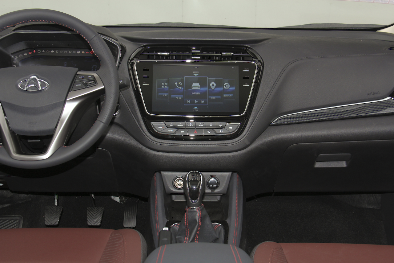 2017款长安欧尚A800 1.5T手动豪享型