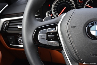 2018款宝马5系改款2.0T自动530Li领先型M运动套装