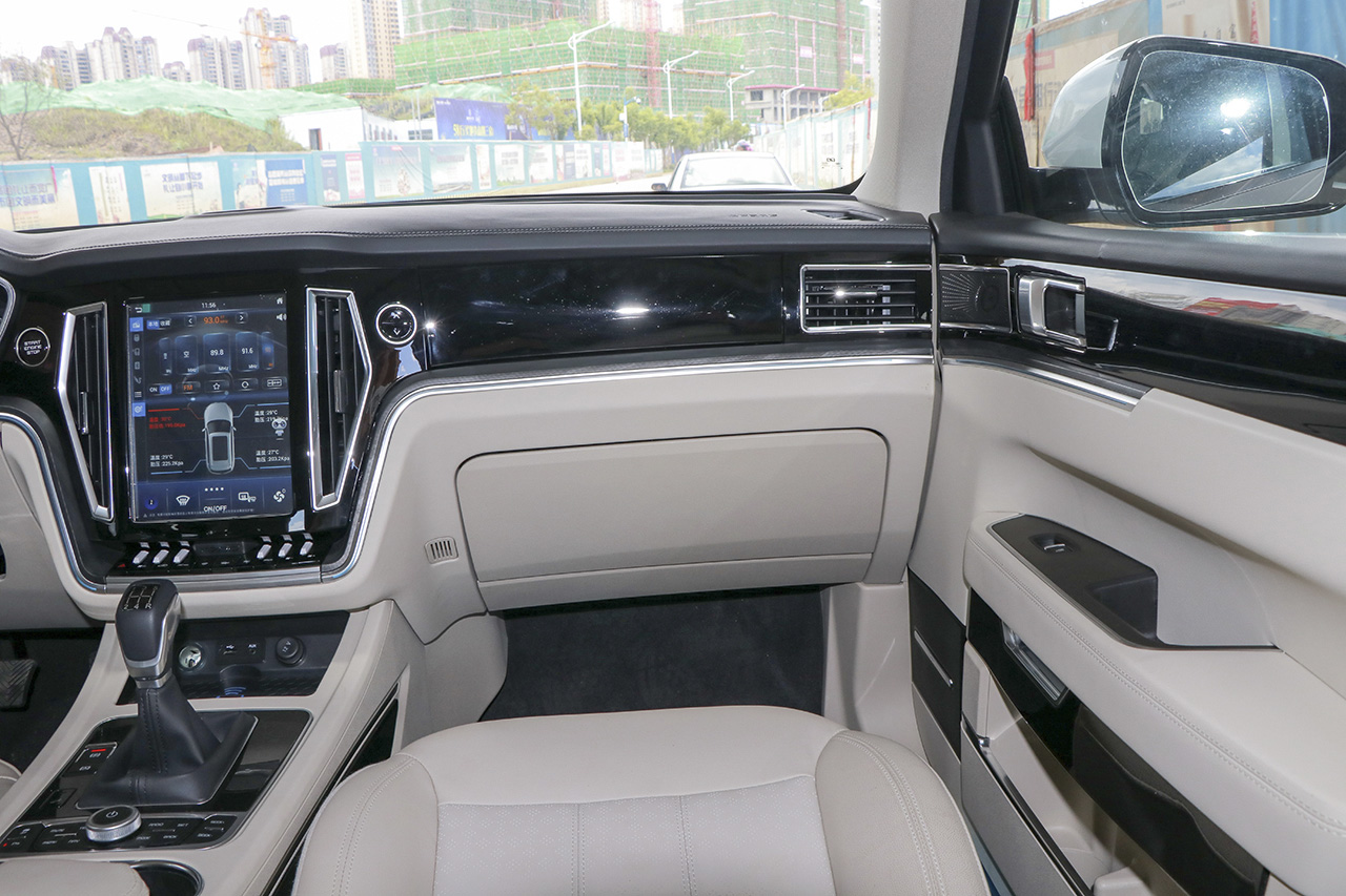 2017款众泰T700 1.8T手动尊享型