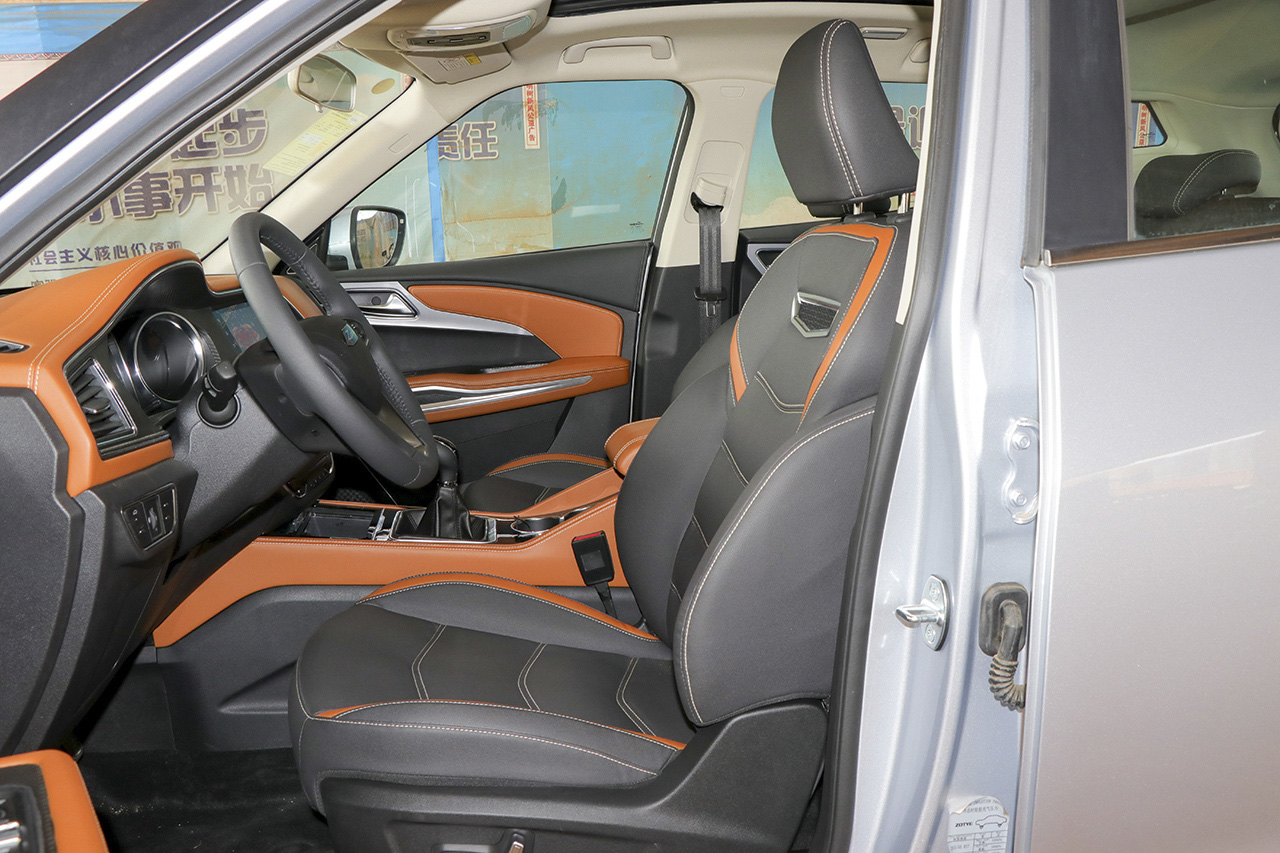 2017款众泰T300 1.5L手动尊享型