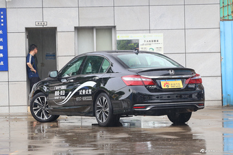 2016款本田雅阁混动2.0L自动锐尊版