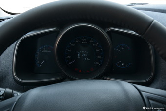 2016款长安CX70 1.6L手动豪华型