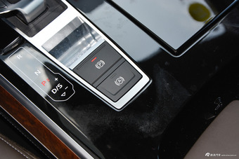 2018款奥迪A8L 3.0T自动55 TFSI quattro豪华型