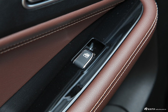 2017款宝骏560 1.5T DCT尊享型