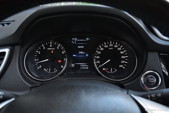 2017款逍客2.0L自动旗舰版 