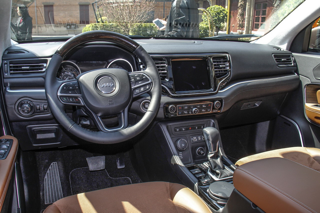 2018款大指挥官2.0T自动四驱御享版