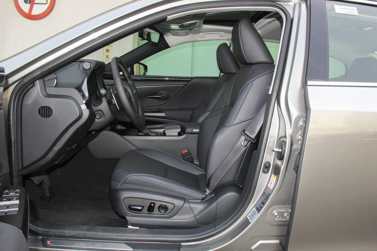 2018款雷克萨斯ES 2.5L自动300h卓越版