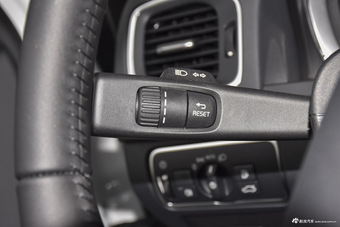 2018款沃尔沃S60L 2.0T自动T5智驭版 