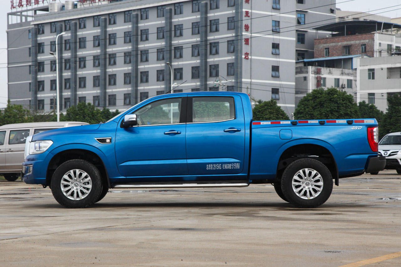 2018款领主2.5T手动柴油大双四驱超豪华型 