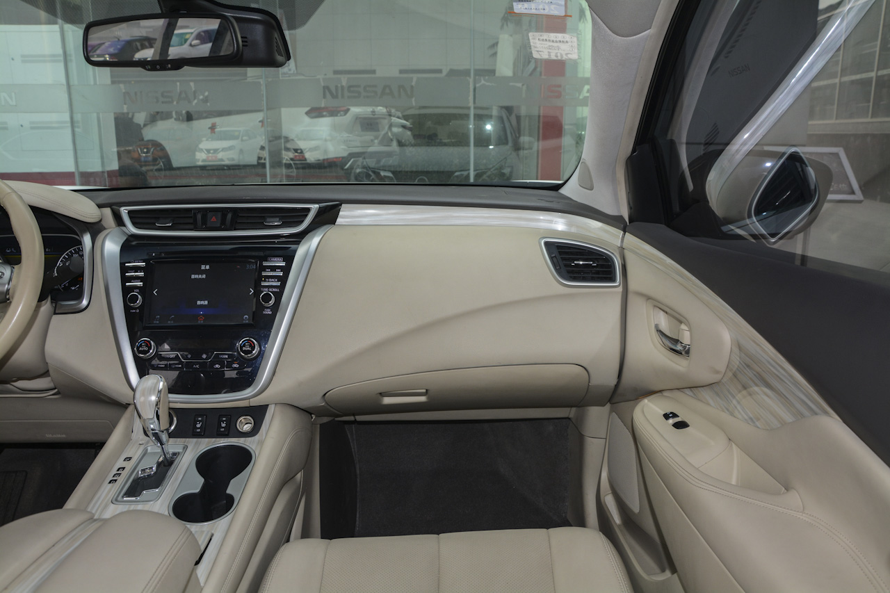 2017款楼兰2.5L自动S/C XV HEV混动四驱旗舰版