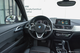 2018款宝马1系120i自动设计套装型