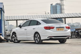 2017款思铂睿混动2.0L自动净致版