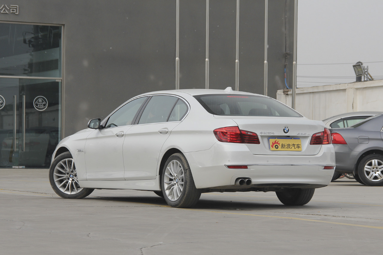 2017款宝马5系525Li 2.0T自动豪华设计套装 