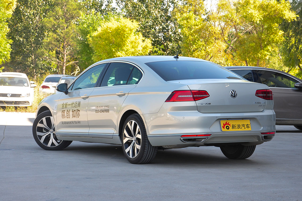 2017款迈腾2.0T自动380TSI DSG旗舰型