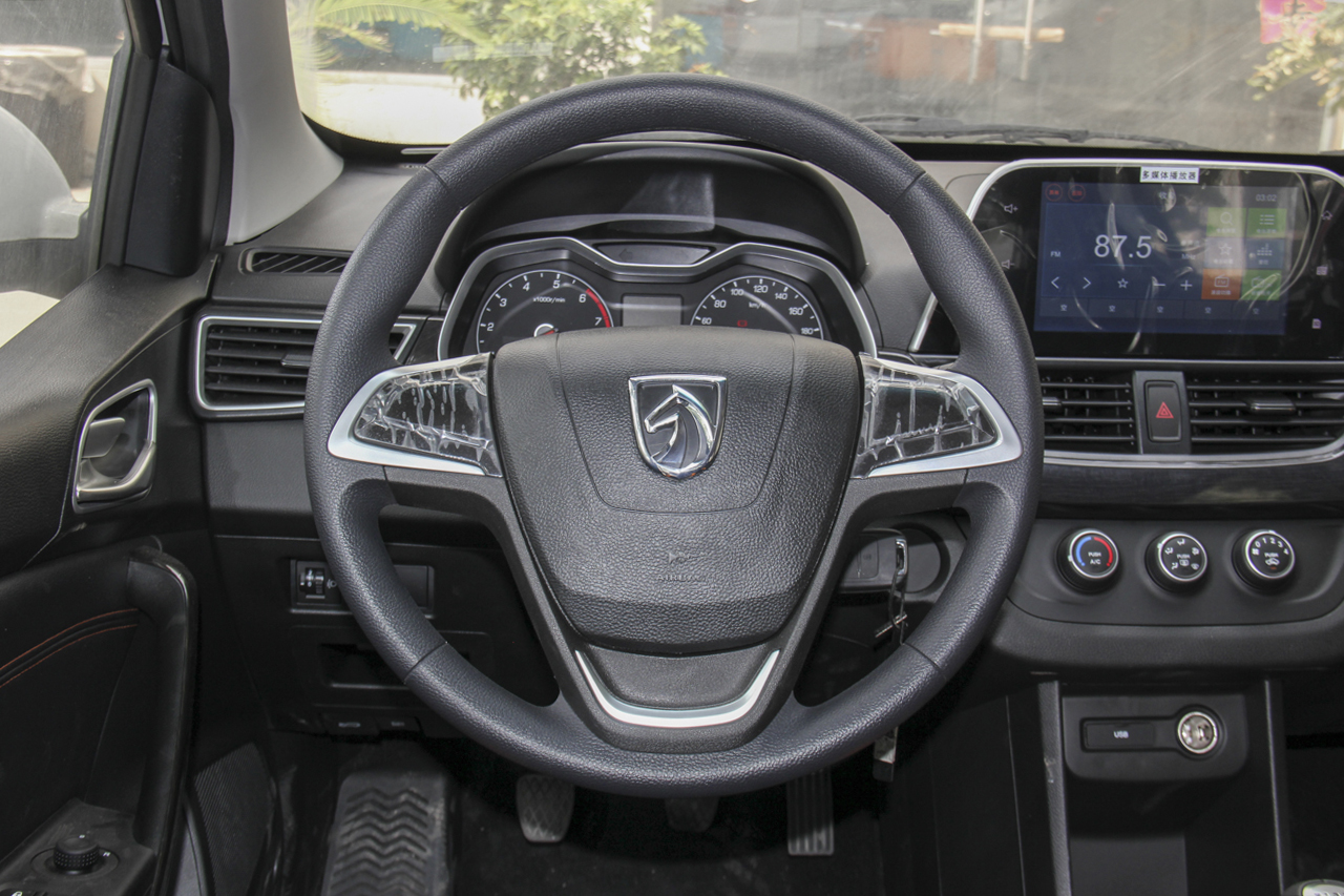 2017款宝骏310 1.5L手动舒适型