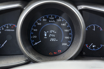 2016款长安CX70 1.6L手动舒适型