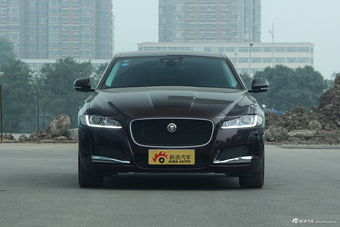 2017款捷豹XFL 2.0T自动240PS尊享版