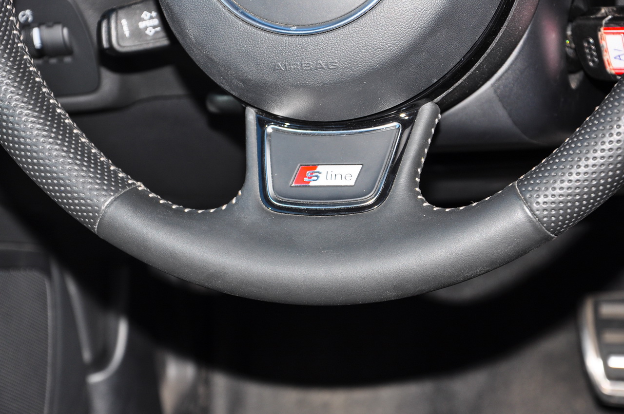 2016款奥迪A1 1.4T 自动30TFSI Sportback S Line运动版