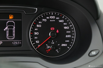 2017款奥迪Q3 2.0T自动35 TFSI时尚型 