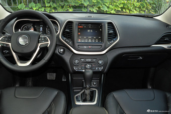 2017款自由光2.4L自动领先版智能包