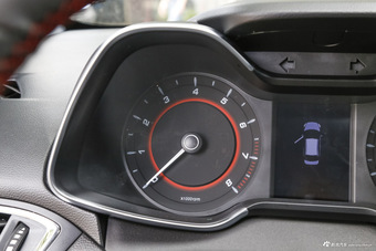 2016款艾瑞泽5 1.5L自动领锐版 俊逸白