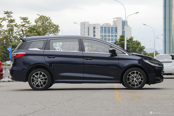 2017款比亚迪宋MAX 1.5T自动互联精英型