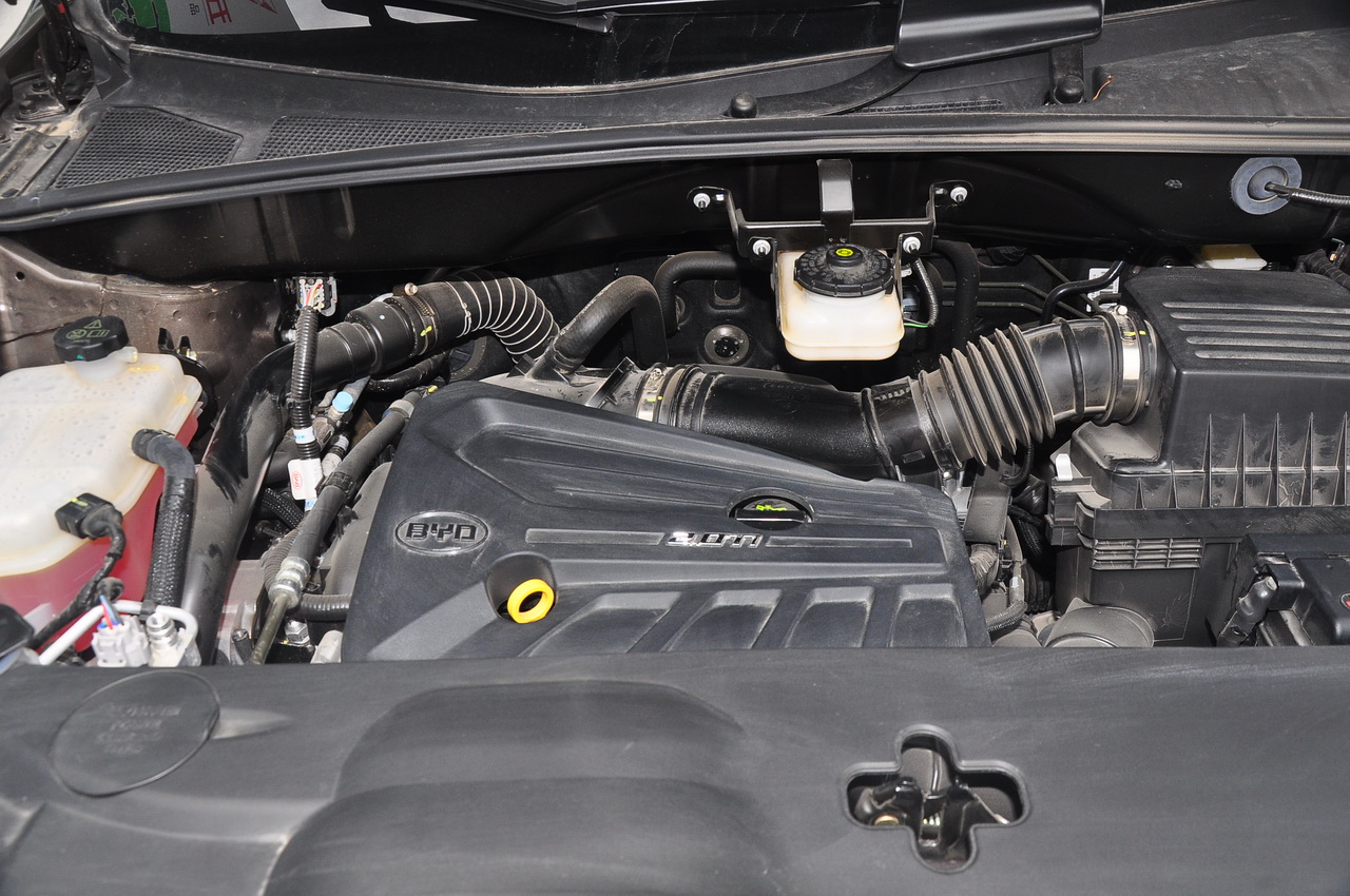 2017款比亚迪S7 2.0T自动尊贵型