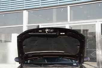 2016款众泰Z700 1.8T自动DCT典雅型 宝石红