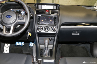 2016款斯巴鲁XV 2.0L自动精英导航版