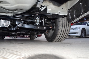 2017款力狮 2.5L自动全驱荣耀版 EyeSight