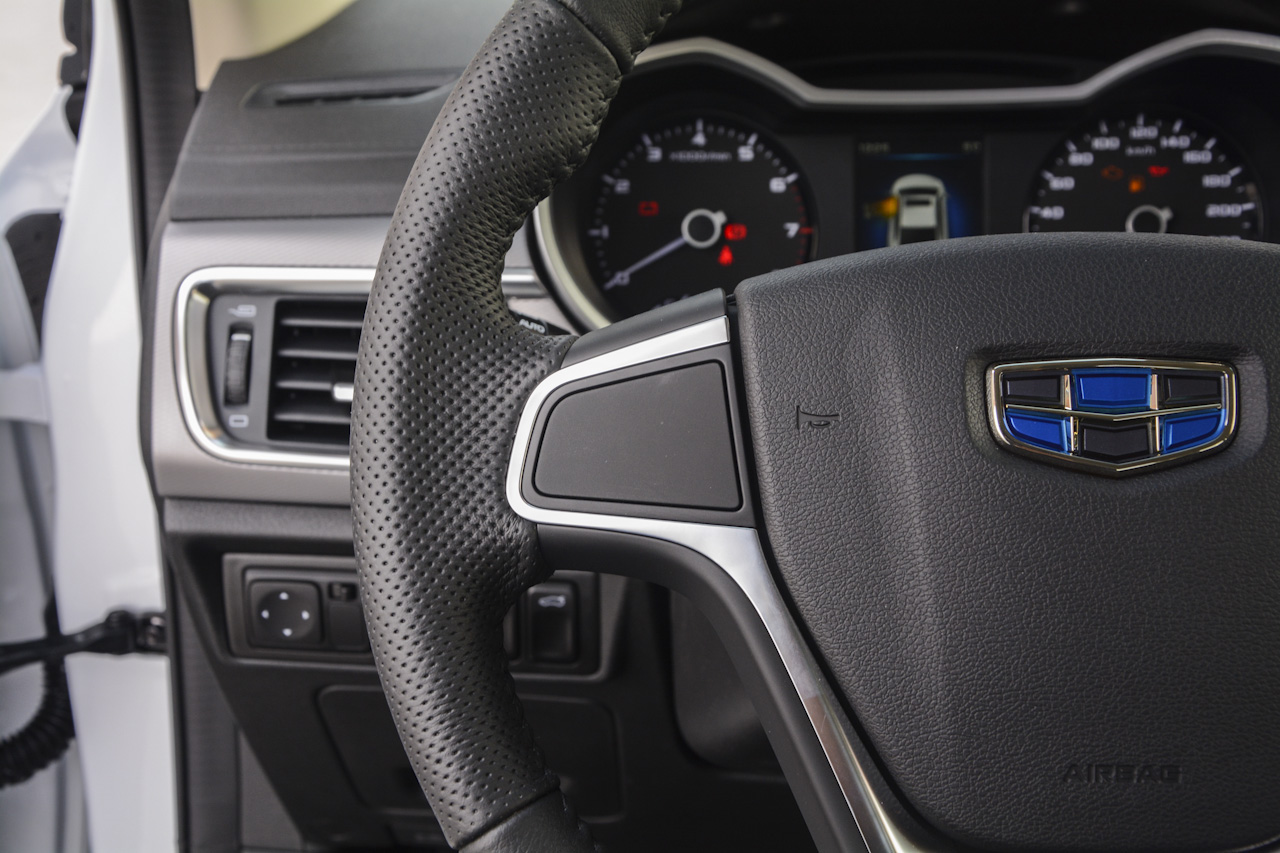 2018款吉利帝豪GL 1.8L手动精英智联型