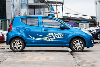 2013款奥拓1.0L手动豪华型 海沙蓝