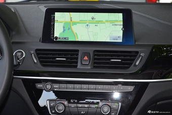 2017款宝马1系118i自动设计套装型