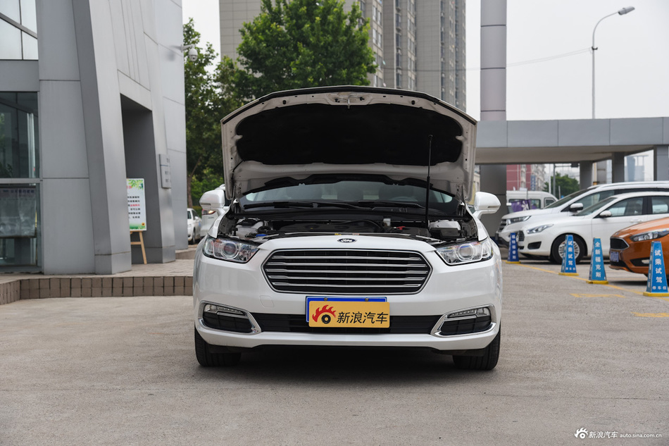 2015款金牛座2.0T自动时尚型 铂钻白