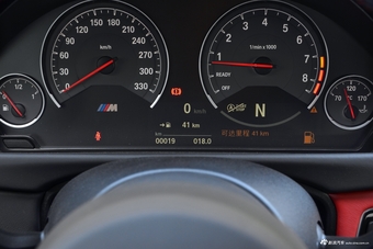 2018款宝马M4 3.0T 双离合双门轿跑车迷限量版