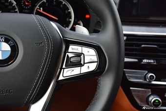 2018款宝马5系改款2.0T自动530Li领先型M运动套装