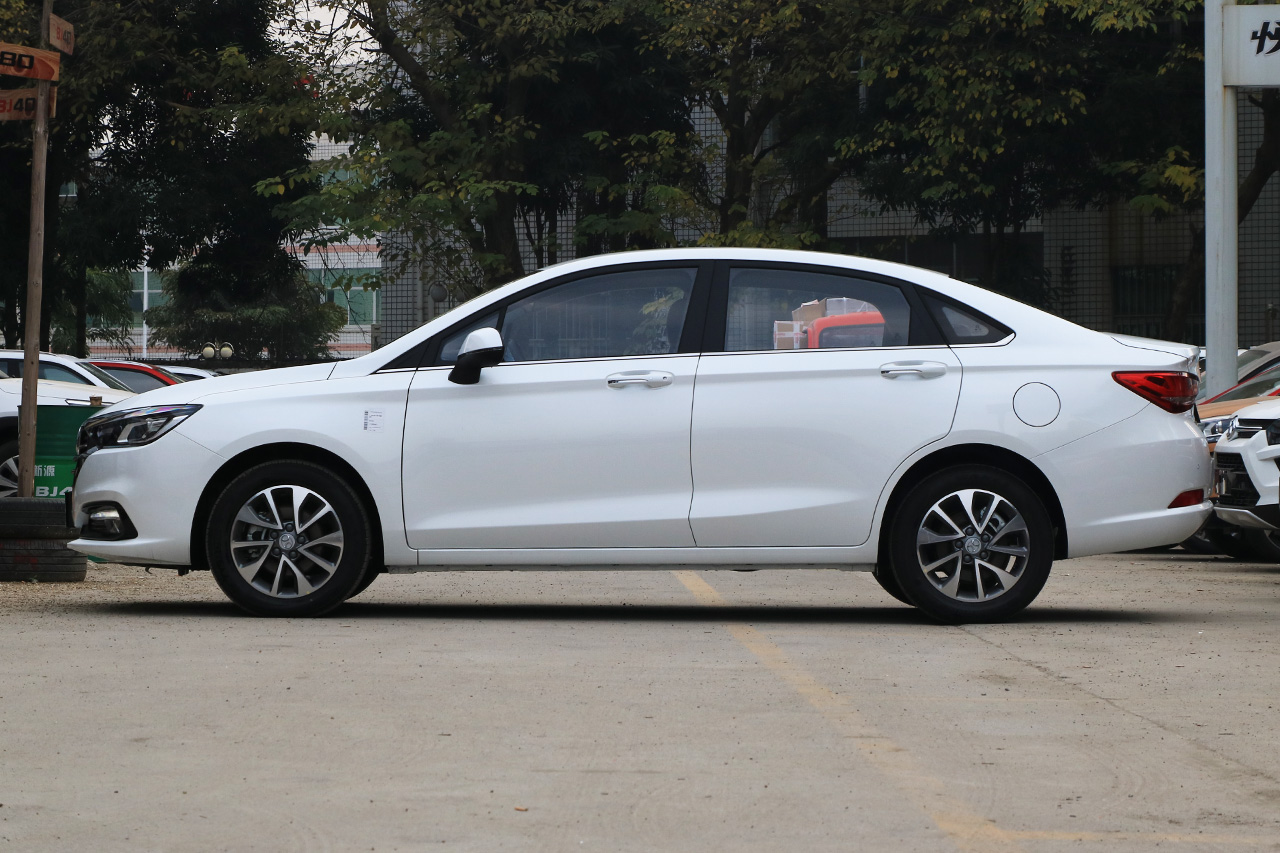 2018款北汽绅宝D50 1.5L手动豪华智驾版