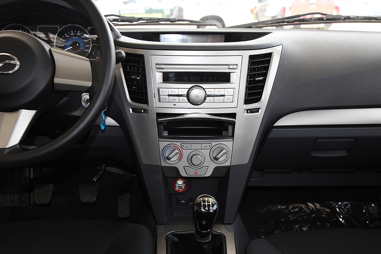 2017款小老虎2.8T手动柴油国V标准型中双排CA4D28C5-1B