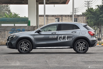 2017款奔驰GLA级 GLA200 1.6T自动时尚型