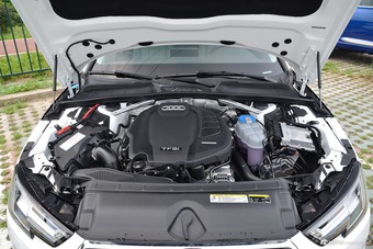 2017款奥迪A4L 2.0T自动40TFSI风尚型