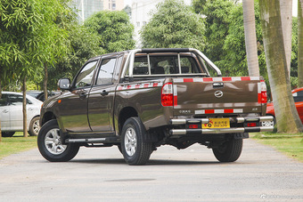 2015款小老虎2.4T手动精英版大双排4D25