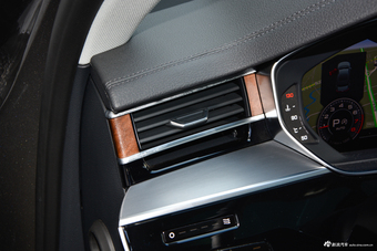 2018款奥迪A8L 3.0T自动55 TFSI quattro豪华型