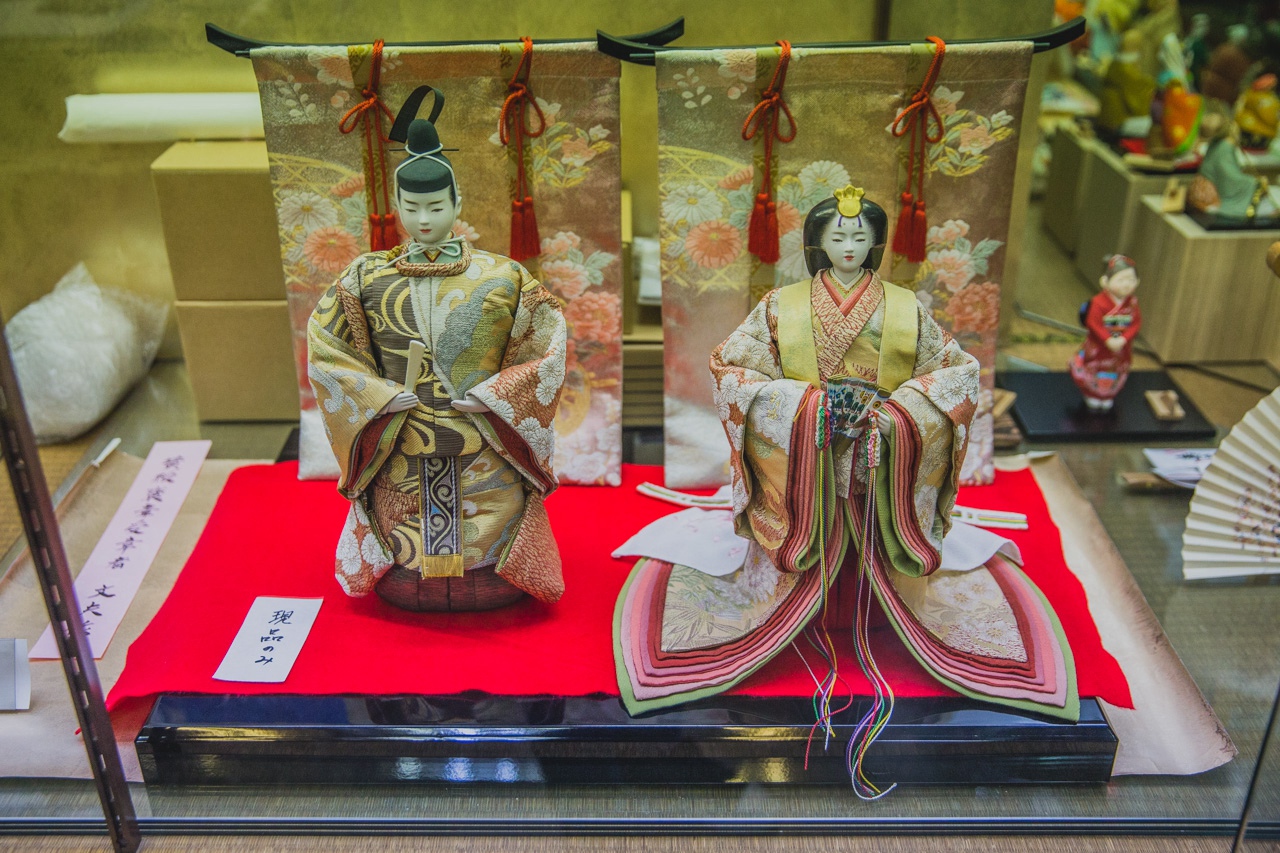 LEXUS雷克萨斯匠心之旅  博多人形 上色工艺见学