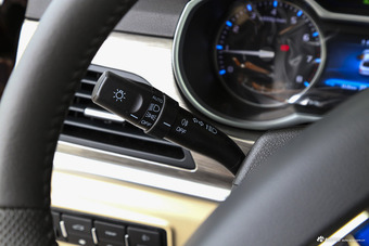 2017款吉利帝豪1.5L自动三厢百万款豪华型