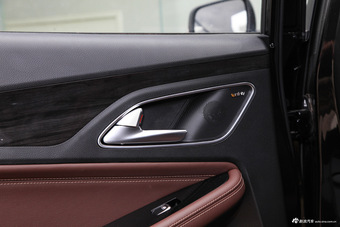 2017款宝骏560 1.5T DCT尊享型