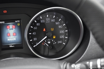 2017款哈弗H6 Coupe 2.0T手动两驱都市型红标